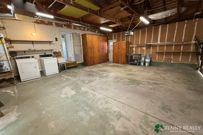 Building Photo - Large Updated 5 Bedroom Home in San Mateo ...