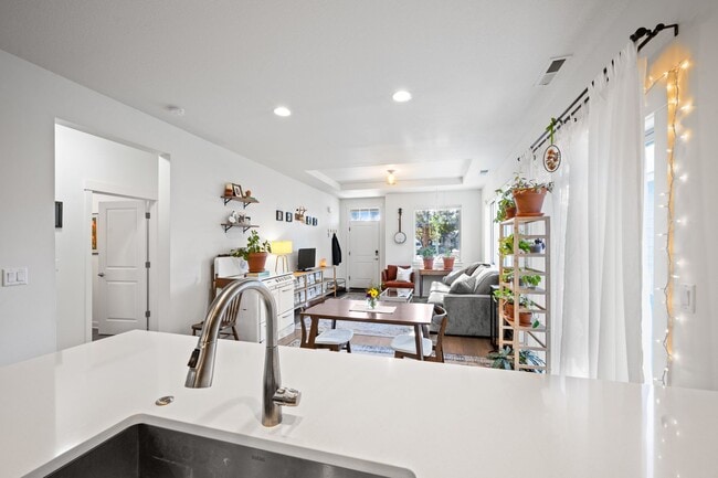 Building Photo - Beautiful Home with Modern Comforts