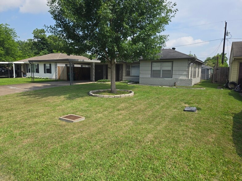 Beautifully manicured lawn - 3029 Corksie St
