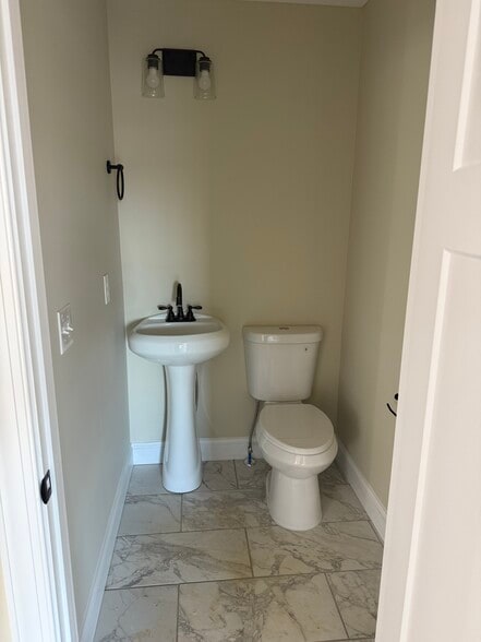 Building Photo - 425 Grand Oaks Ln