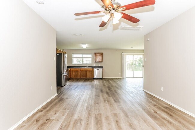 Building Photo - 16770 N Thrasher Dr