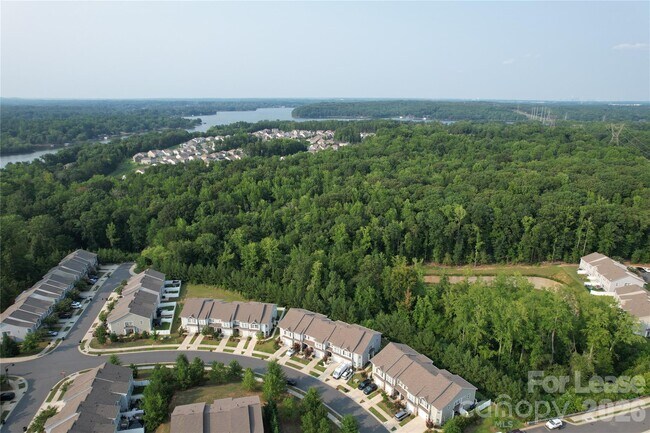 Building Photo - 626 Altamonte Dr