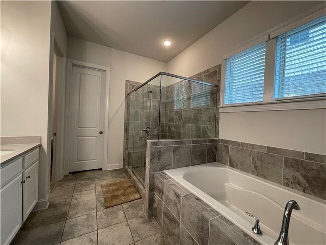 Building Photo - 673 Avondale Creek Dr.