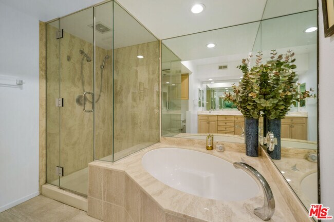 Building Photo - 2920 Neilson Wy