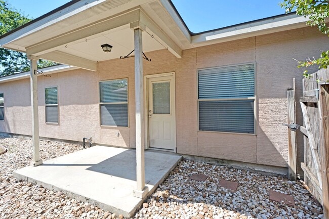 Building Photo - 240a Anne Louise Dr