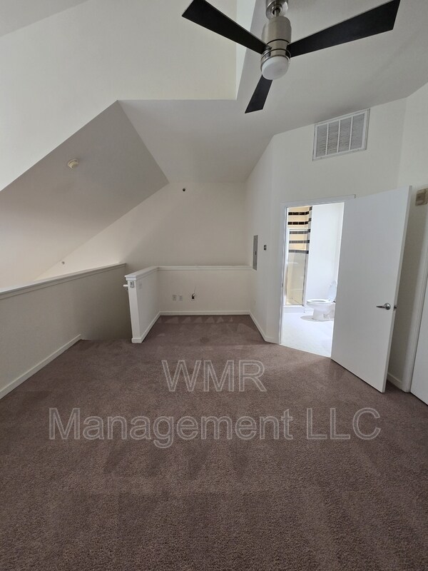 Building Photo - 2125 Southend Dr