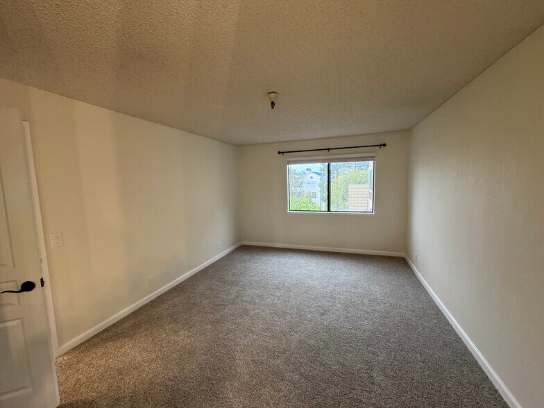 Building Photo - 545 Pierce St