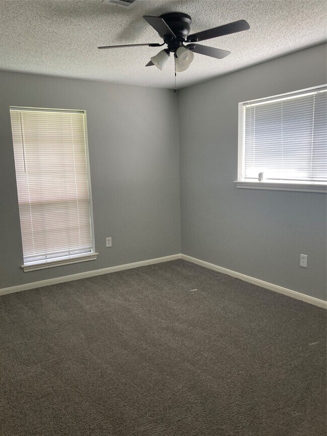 Building Photo - 1812 Parkcrest St