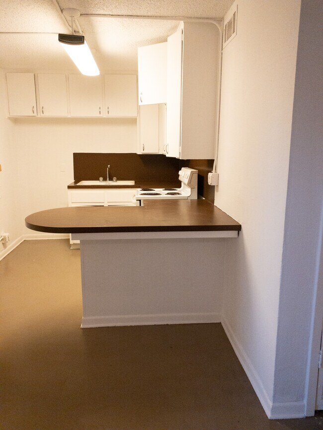 Building Photo - 306 W Valley Rd