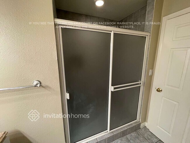 Building Photo - 829 Calle Catalpa