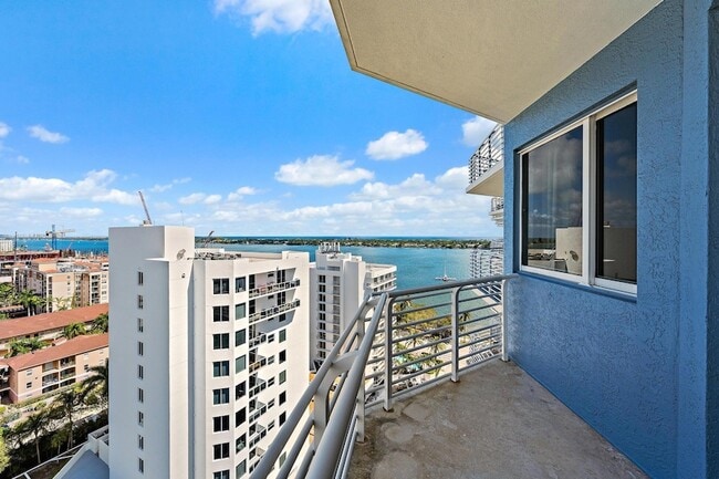 Building Photo - 1551 N Flagler Dr