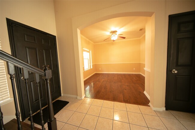 Building Photo - 2911 Quail Hawk Dr