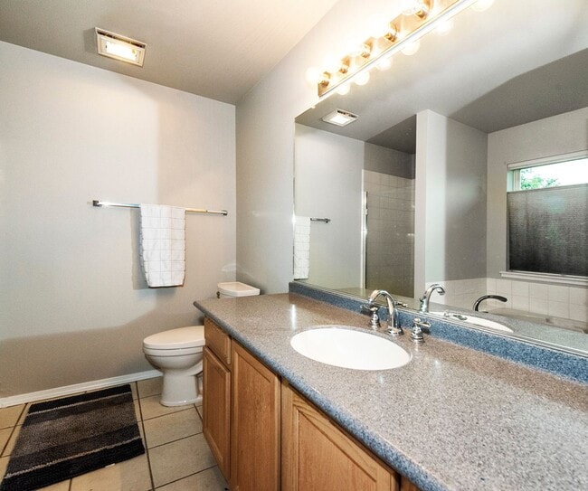 Building Photo - 12105 Woodchase Cir