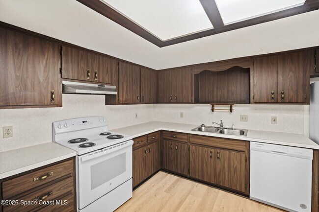 Building Photo - 1780 Stewart Pl