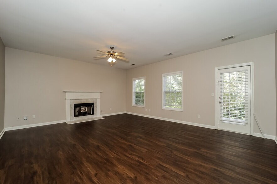 Building Photo - 8131 Vincent Mill Dr