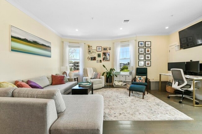 Building Photo - 224 M St