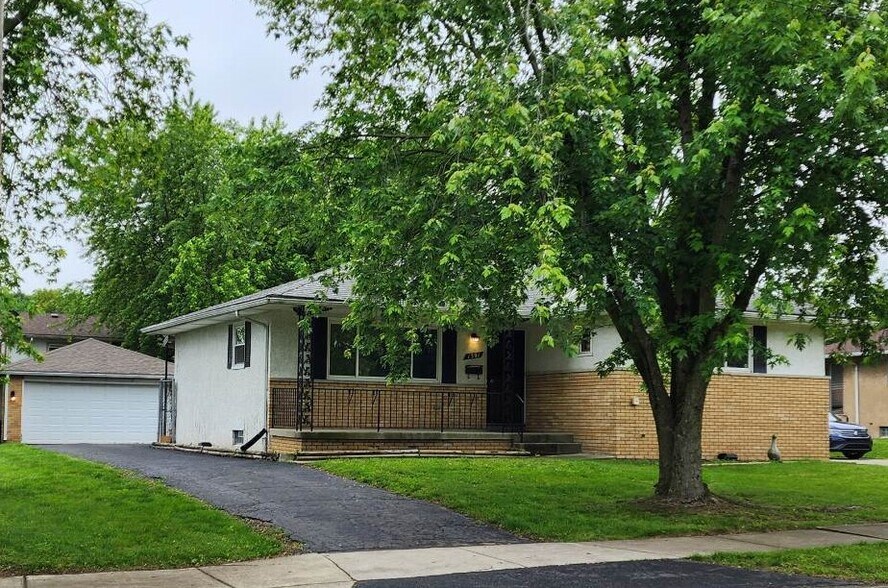 Building Photo - 1391 E Deshler Ave