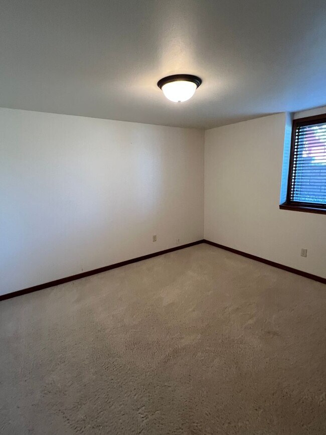 Building Photo - 3 bedroom, 3 bathroom Red Rocks Home for Rent