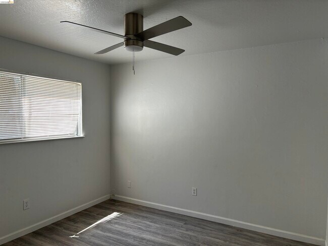 Building Photo - 22 S Lake Dr