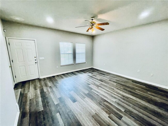Building Photo - 7509 Lazy Creek Dr
