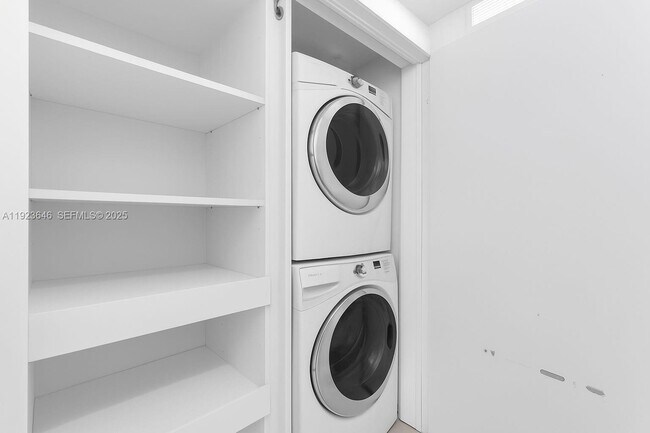 Building Photo - 19500 Turnberry Way