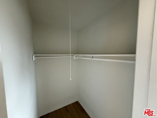 Building Photo - 2530 Carmona Ave
