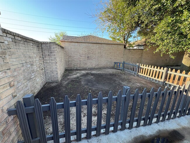 Building Photo - 10607 Staghill Dr