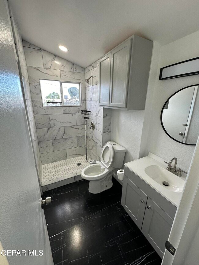 Building Photo - 10408 Medwood Dr