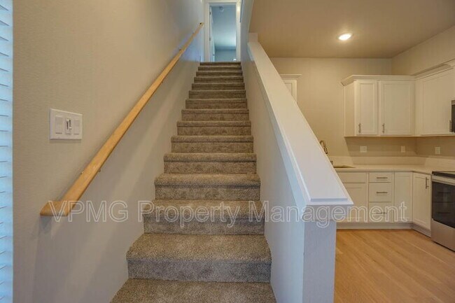 Building Photo - 2331 E Otter Lp