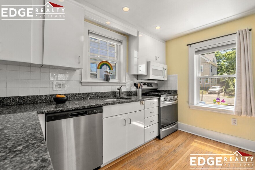 Building Photo - 27 Union St