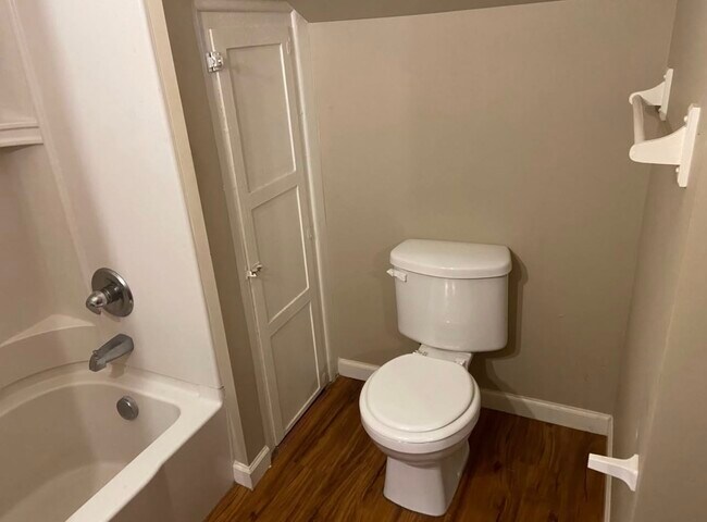 Building Photo - 522 Fleming St