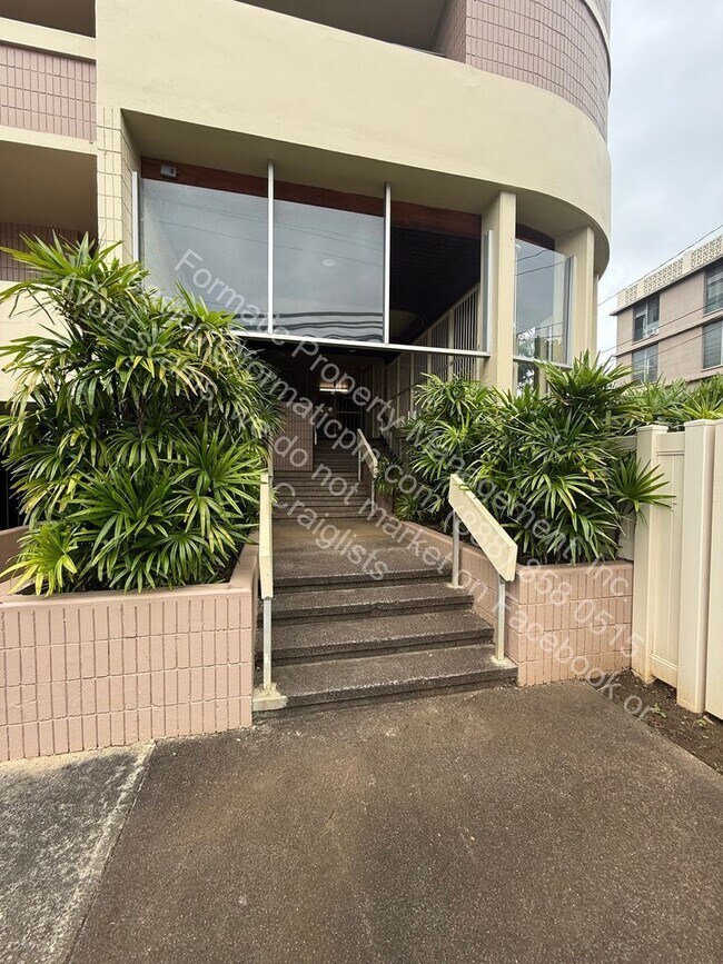 Building Photo - 1634 Nuuanu Ave