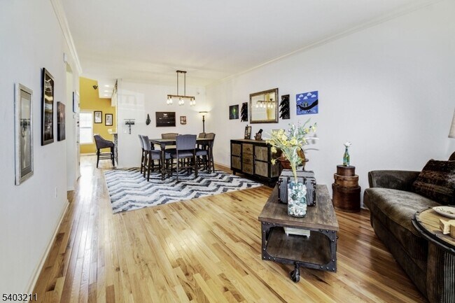 Building Photo - 4 Shadowlawn Dr