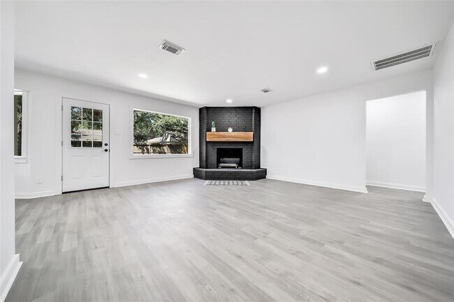 Building Photo - 3206 White Sail