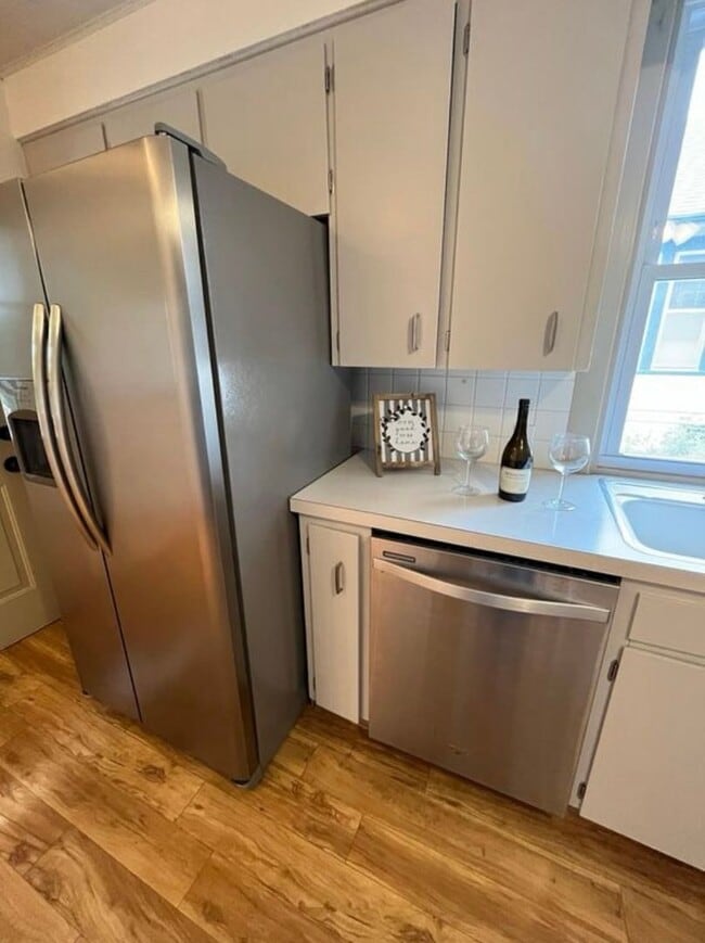 Building Photo - Beautiful 4 Bedroom Home Near Blackstone!
