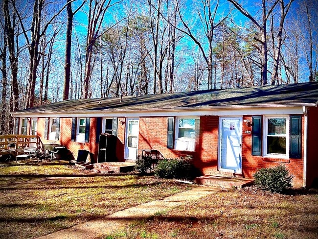 Building Photo - 1490 John Chapman Rd