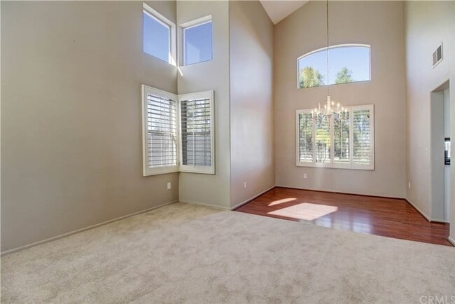 Building Photo - View Home 3 Bedrooms Plus