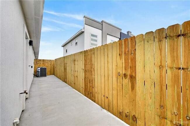 Building Photo - 15 N 39th St