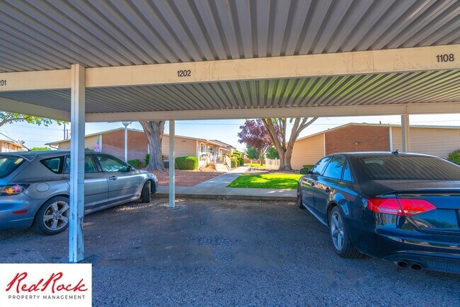 Building Photo - Charming 2 Bed / 1 Bath Apartment in a Prime Location
