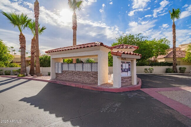 Building Photo - 10080 E Mountainview Lake Dr