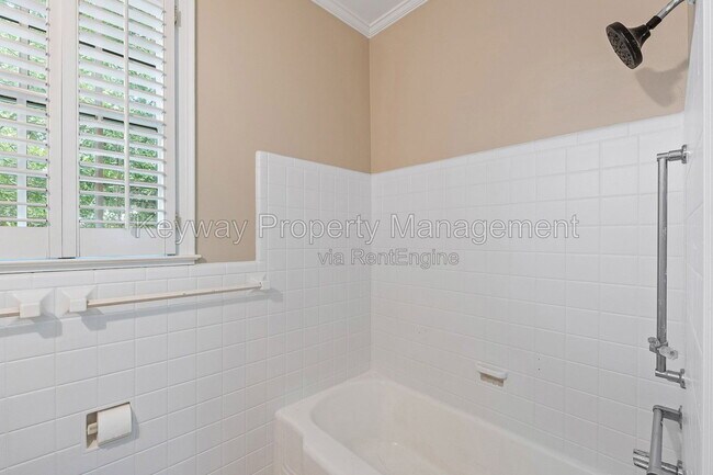 Building Photo - 822 Johns Rd