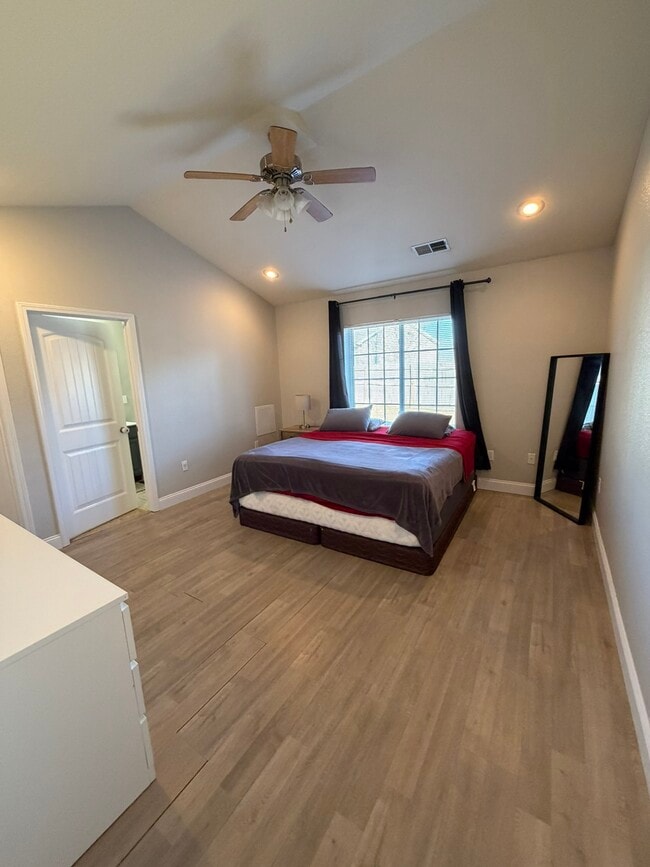 Building Photo - 21935 Lafayette Rd