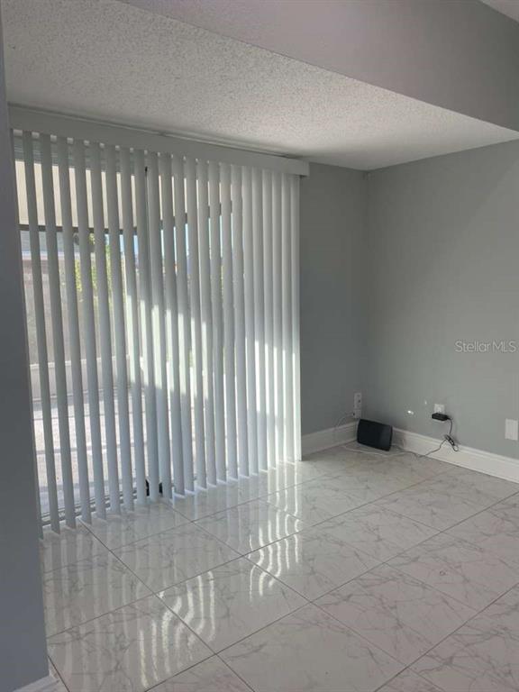 Building Photo - 10106 Royal Acres Ct