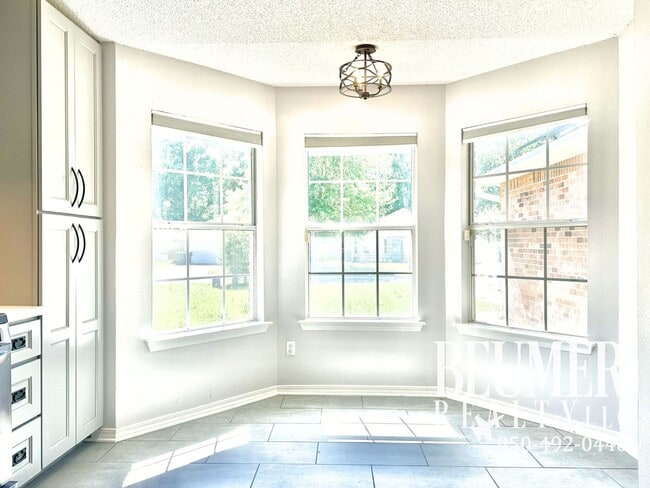 Building Photo - Solar Panel 3bd/2bath Home located Northeast Pensacola