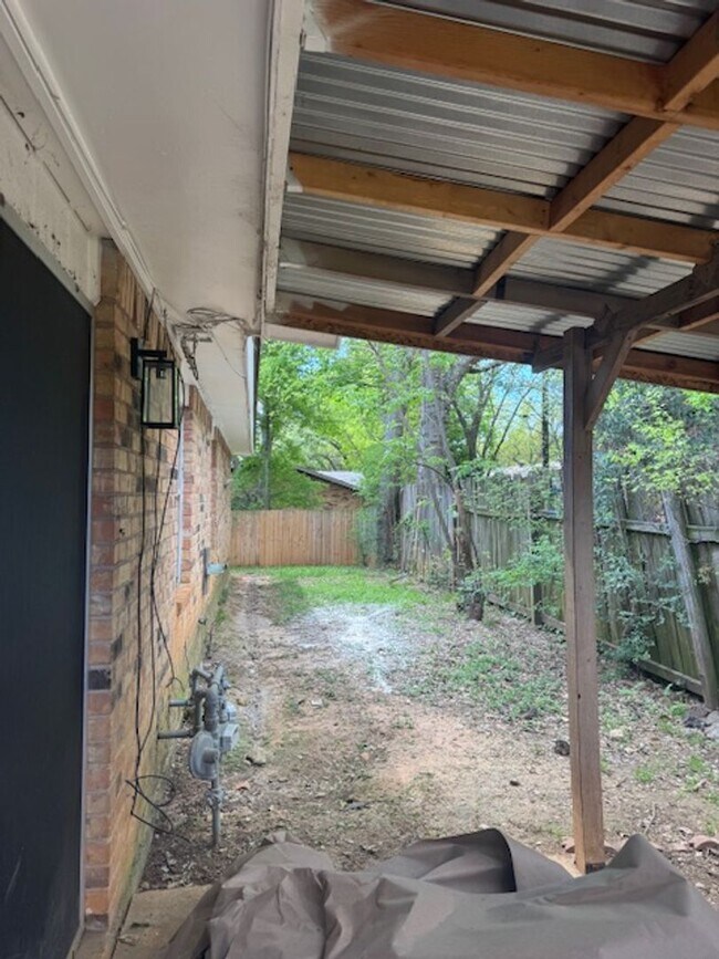 Building Photo - 106-106 Jester Cir