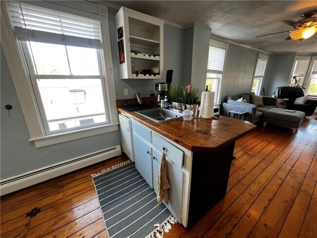 Building Photo - 235 Spring St