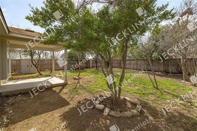 Building Photo - 1208 Dillon Lake Bend