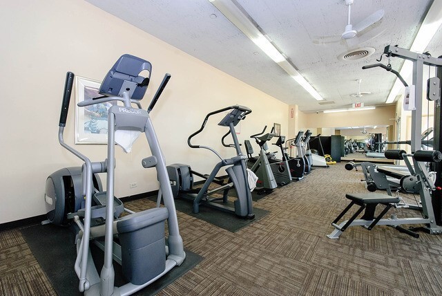 Building Photo - Nice 1 bedroom Condo in Gold Coast/Old Town