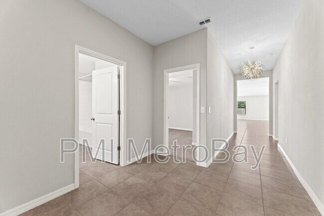 Building Photo - 9703 Sage Creek Dr