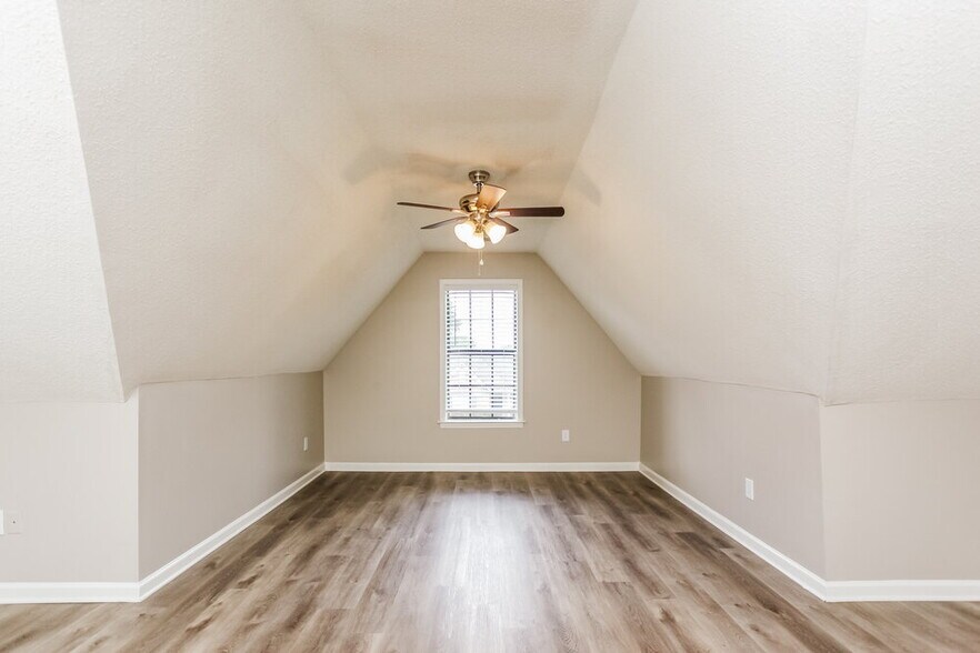 Building Photo - 4142 Hidden Fern Ln N